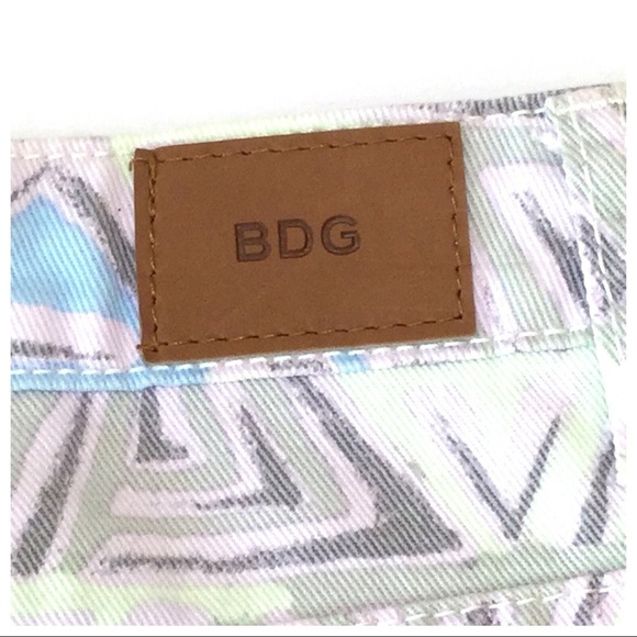 BDG High Rise Dree Cheeky Geometric Print Short 29 - Picture 4 of 10